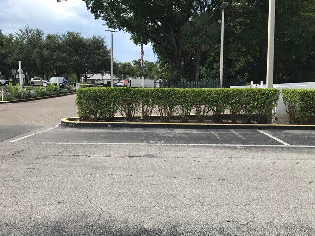 Foto del edificio - 2780 NE 183rd St