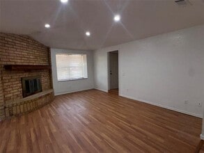 Building Photo - 3648 Country Club Dr W