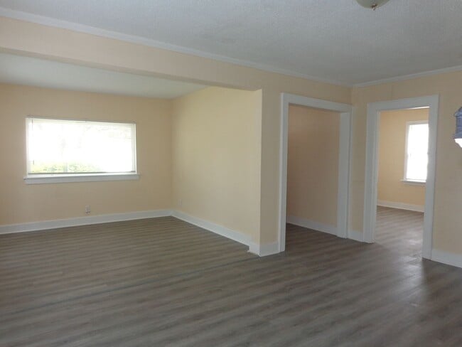 Building Photo - Cradock - 4 Bedroom House with Detached Ga...