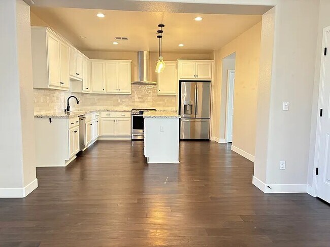 Foto del edificio - 3281 Crocker Dr