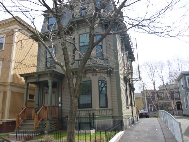 Building Photo - 48 Magazine St #4