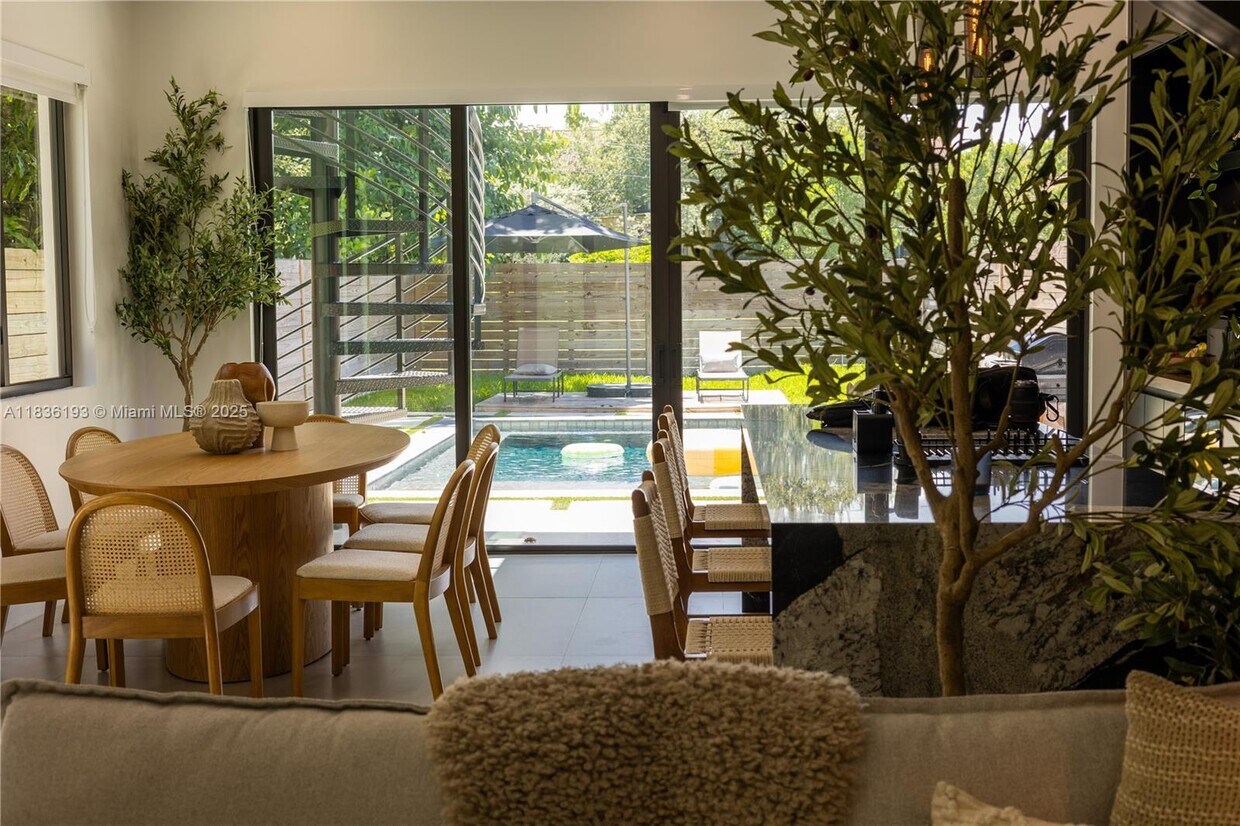Foto principal - 8850 NE 8th Ct