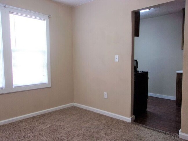 Building Photo - 1 BED 1 BATH CRESTWOOD HISTORICAL ADDITION...
