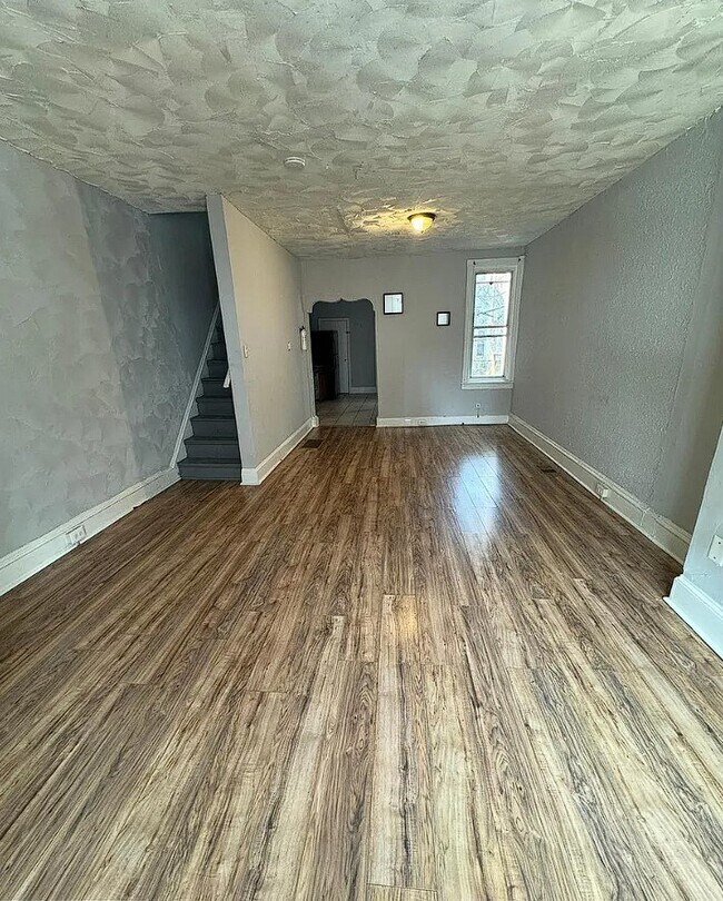 Building Photo - 426 N Salford St