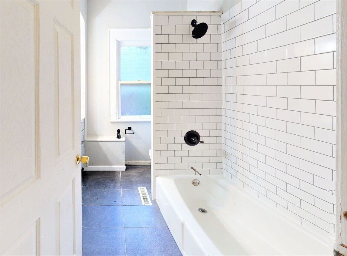 Foto principal - 227 E Northwood Ave