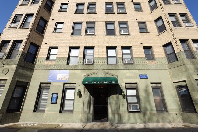 Building Photo - 562 W Arlington Pl