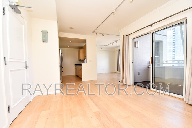 Building Photo - 140 S Van Ness Ave