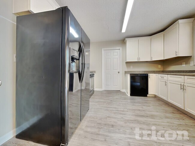 Foto del edificio - 1444 Riverwood Ct