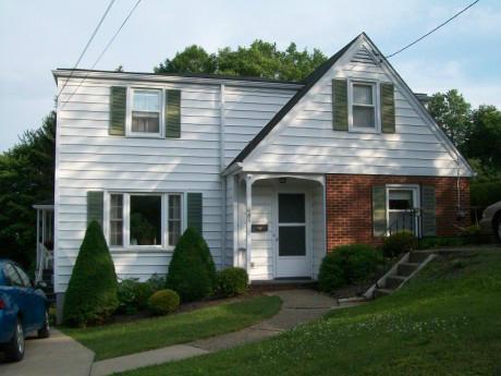 Foto principal - 683-685 Center Street