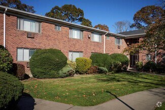 Building Photo - 11 S Saxon Ave