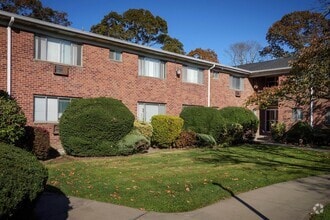Building Photo - 11 S Saxon Ave