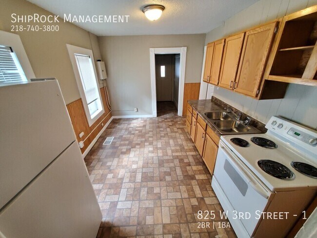 Building Photo - 825 W 3rd St