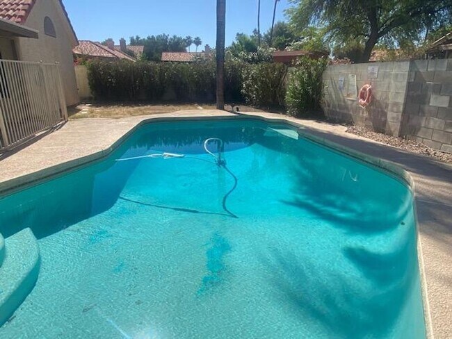 Building Photo - GILBERT HOME WITH PRIVATE POOL WALKING DISTANCE TO FREESTONE PARK