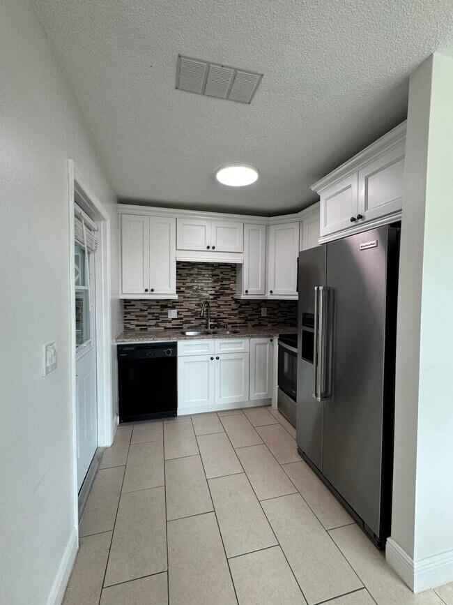 Building Photo - 110 N Las Olas Dr