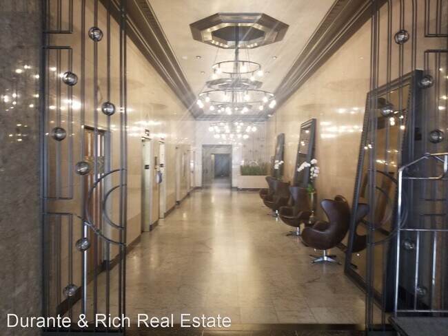 Building Photo - 1 br, 1 bath House - 460 S Spring Street #...