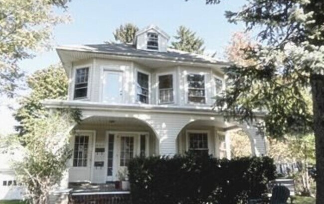 Building Photo - 111 Russett Rd