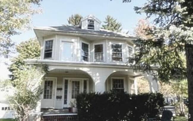 Building Photo - 111 Russett Rd