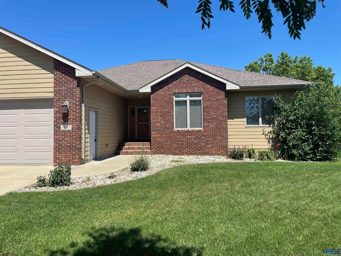1720 Parkview Blvd, Brandon, SD 57005 House Rental in Brandon, SD