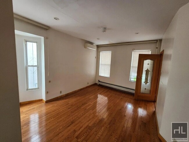 Building Photo - 15 AVENUE