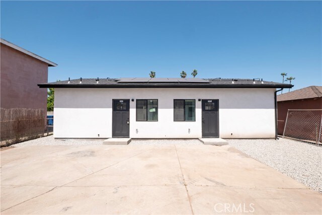 Foto del edificio - 3045 E 5th St