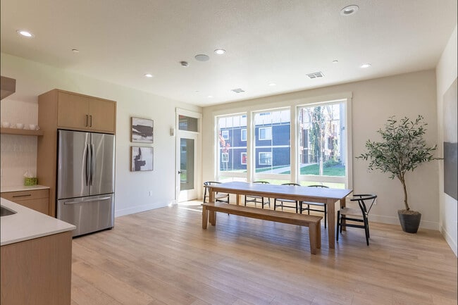 Building Photo - Cascade Place Apartment Homes