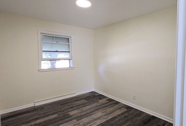 Foto del edificio - 1692 Roberts St
