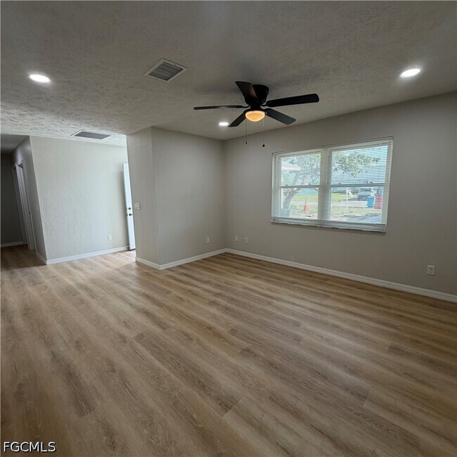 Foto del edificio - 1403 SE 11th St