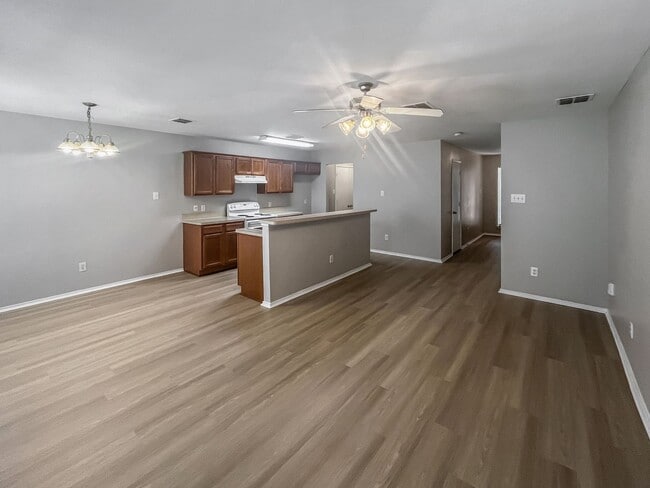 Photo - 2325 Kingsway Dr House