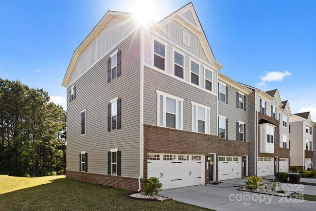 Foto del edificio - 2665 Grantham Place Dr