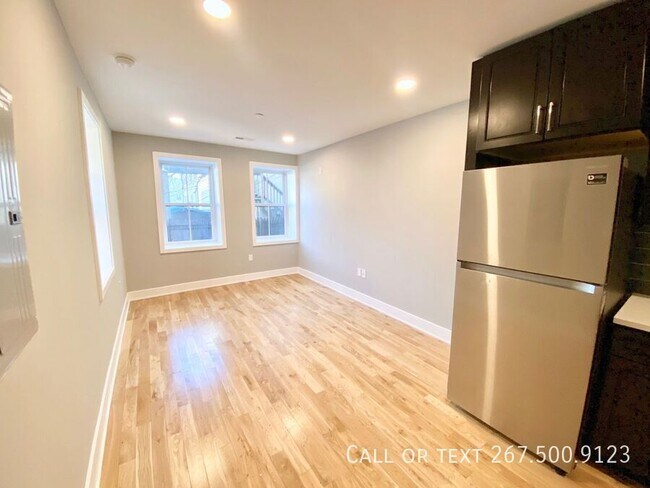 Photo - 1523 W Girard Ave Apartment