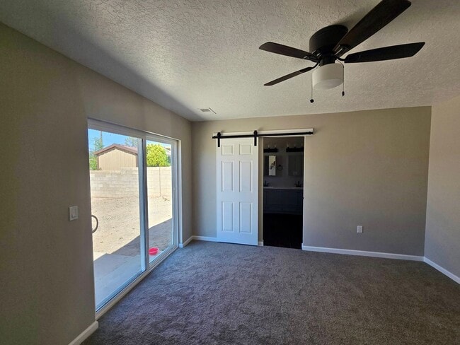 Building Photo - ***NEW*** 3-bedroom, 2-bath home in Albuquerque with all the modren finishes!