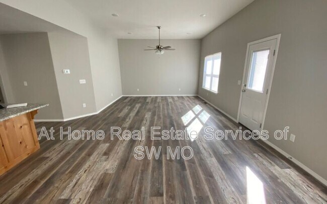 Foto del edificio - 202 W Canterbury Ln