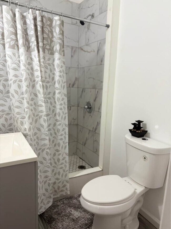 Foto del edificio - 1507 Centre St