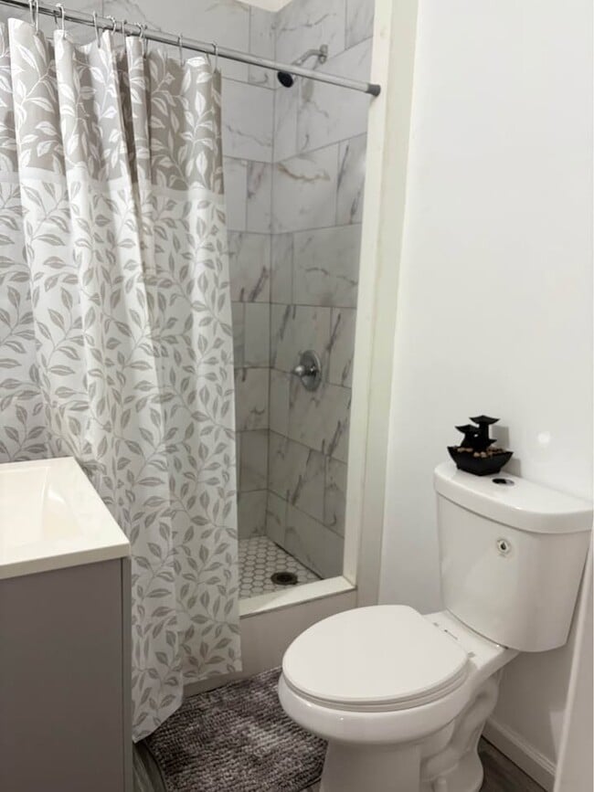 Building Photo - 1507 Centre St