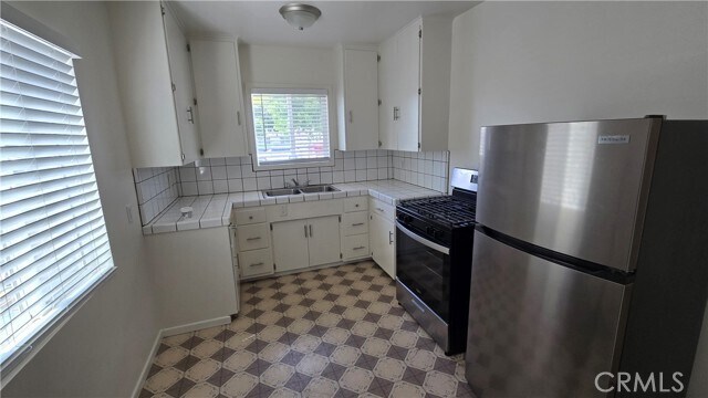 Foto del edificio - 5348 W 120th St