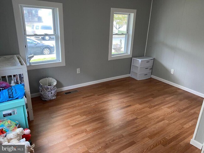 Foto del edificio - 359 W Main St