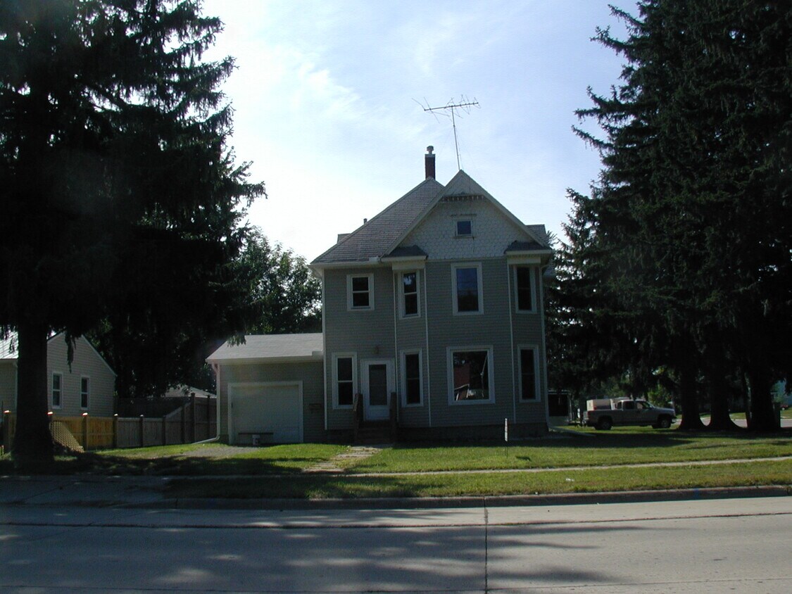 Foto principal - 1204 S Cedar Ave