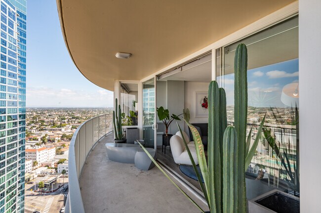 Foto del edificio - 700 E Ocean Blvd