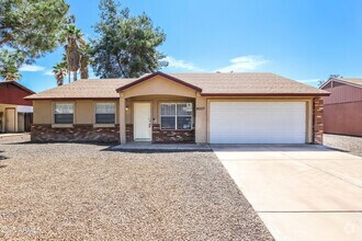 Building Photo - 9007 W Cinnabar Ave