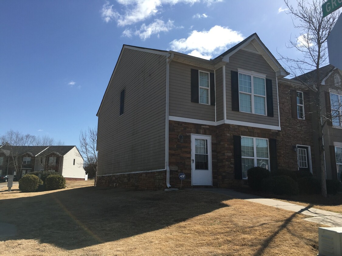 Primary Photo - Two story Townhouse in Hampton