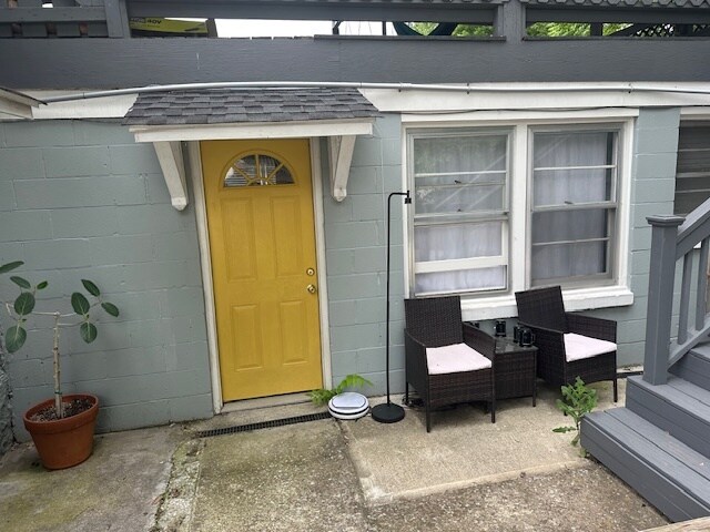 Puerta principal - 1305 Stratford Ave
