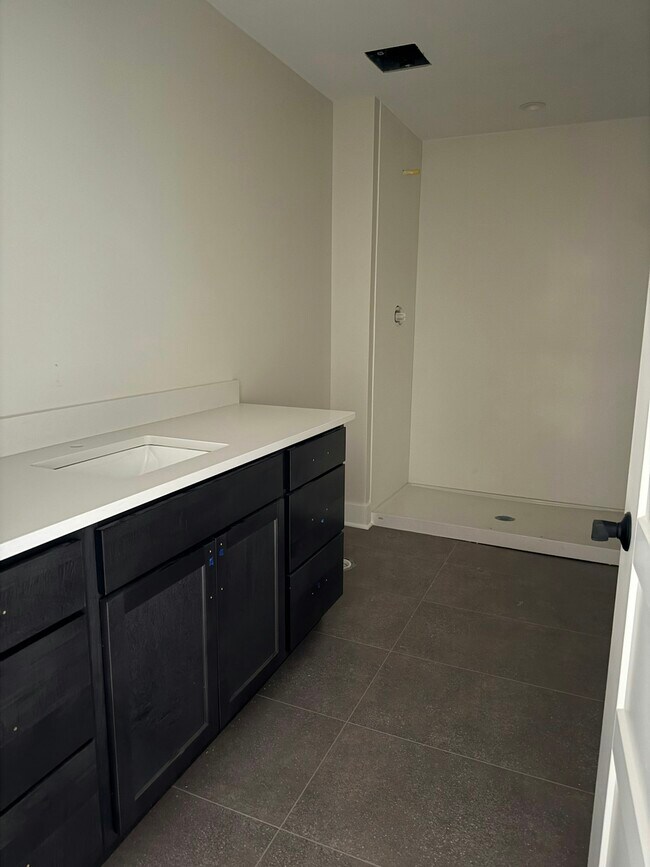 Foto del edificio - 106 E Erie St