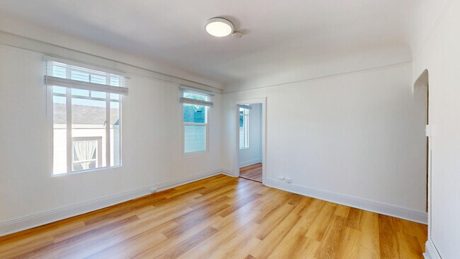 Foto del edificio - 3270 21st St