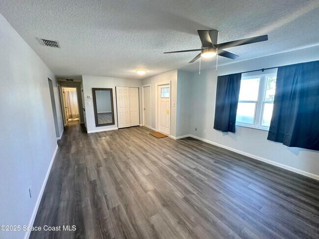 Foto del edificio - 2848 Watkins Dr