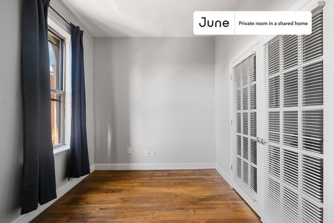 Building Photo - Private bedroom in 4 bed/1 bath Home