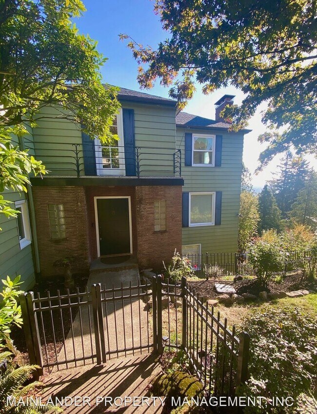 Building Photo - 3 br, 3 bath House - 6442 SW PARKHILL DR