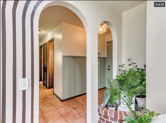 Foto del edificio - 8821 Cedar Ln