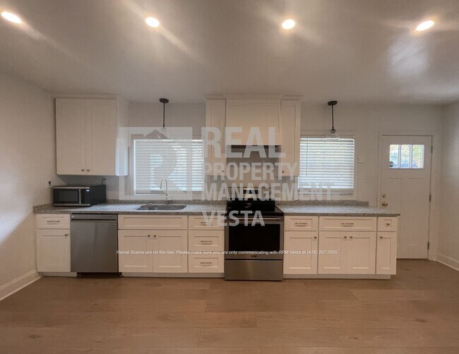 Building Photo - Stunning Four Bedroom Home in North Macon ...