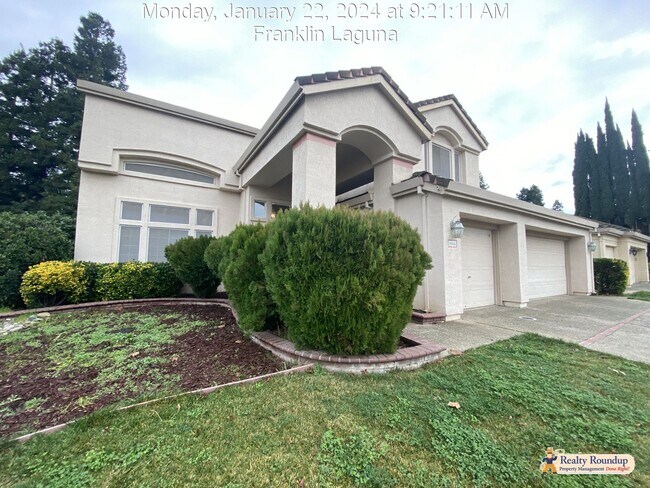 Building Photo - The Epitome of Comfort & Style in this Fou...