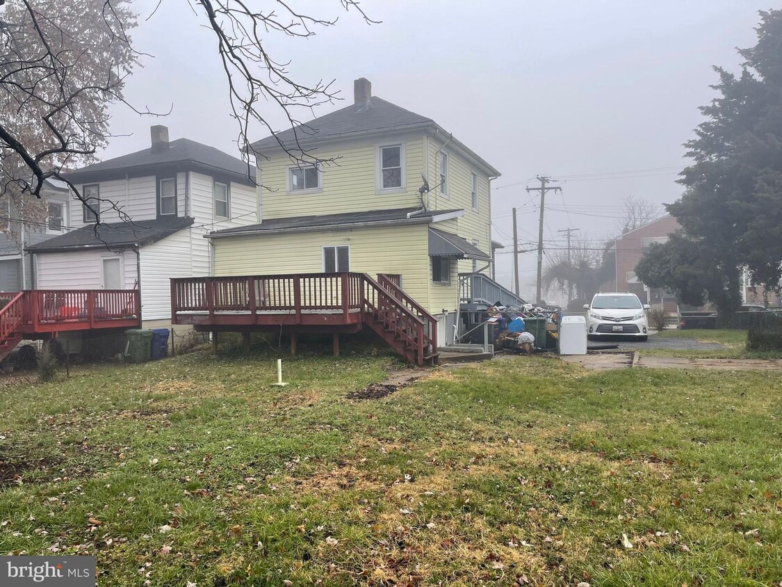 Foto principal - 4002 Mortimer Ave